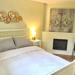 Maison d'hôtes Cozy & Convenient 2-bedroom With Private Entrance