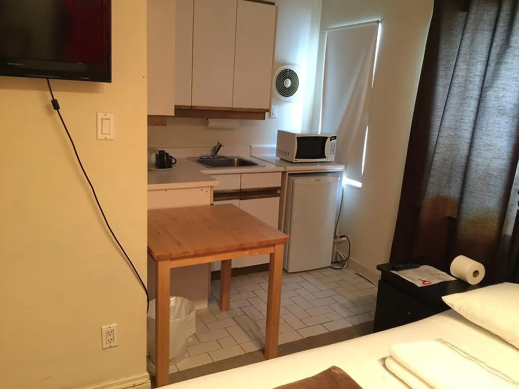 Adas Guesthouse Toronto
