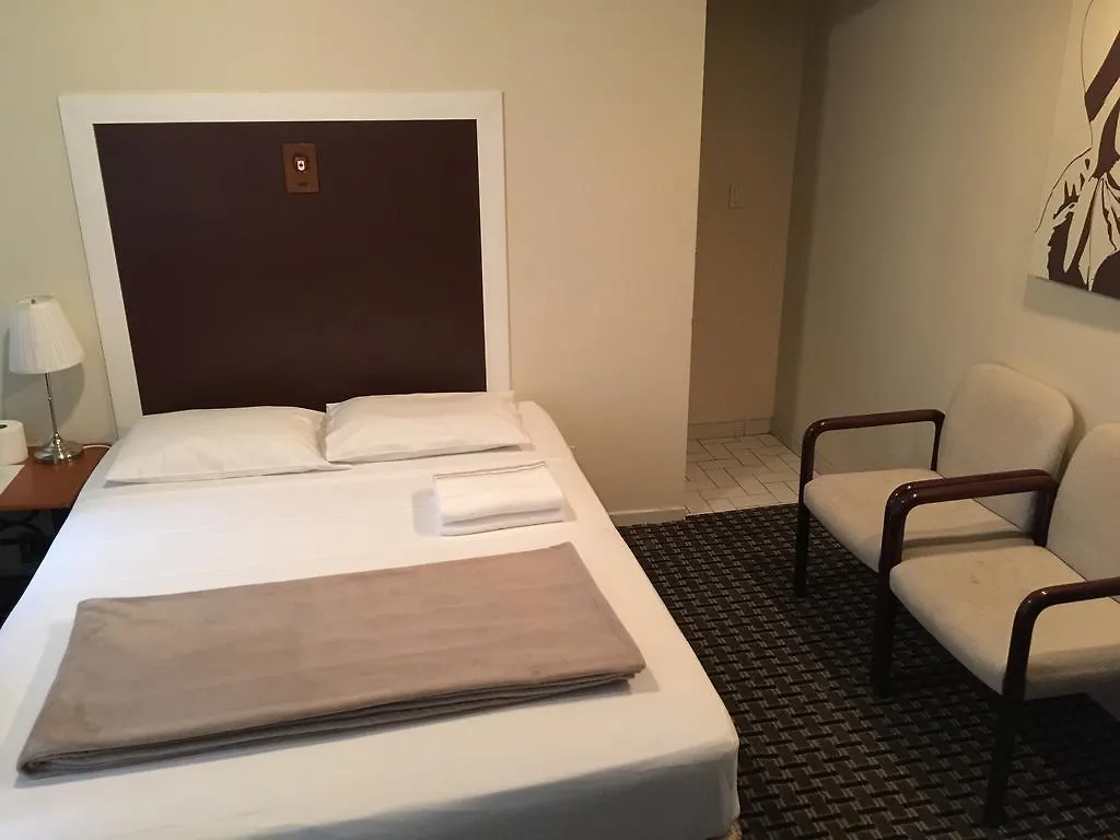 Adas Guesthouse Toronto Guest house