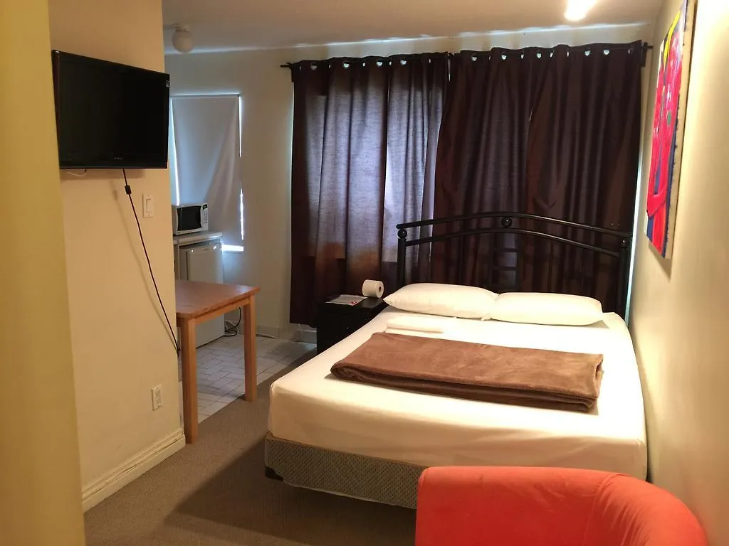 Adas Guesthouse Toronto