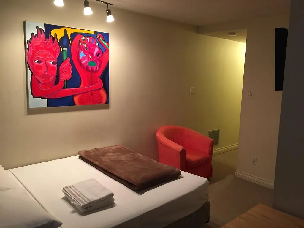 Adas Guesthouse Toronto Guest house