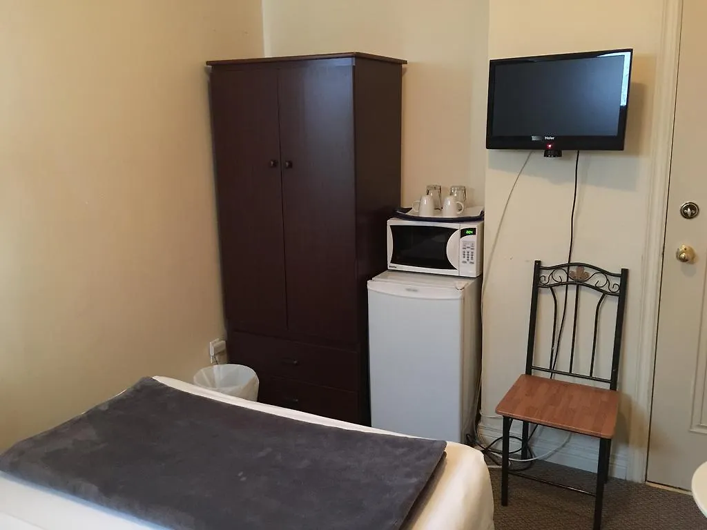 Adas Guesthouse Toronto Canada