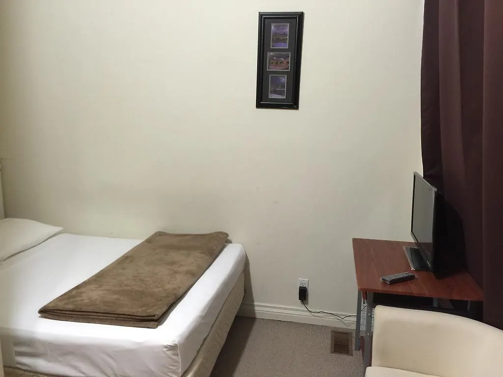 Adas Guesthouse Toronto