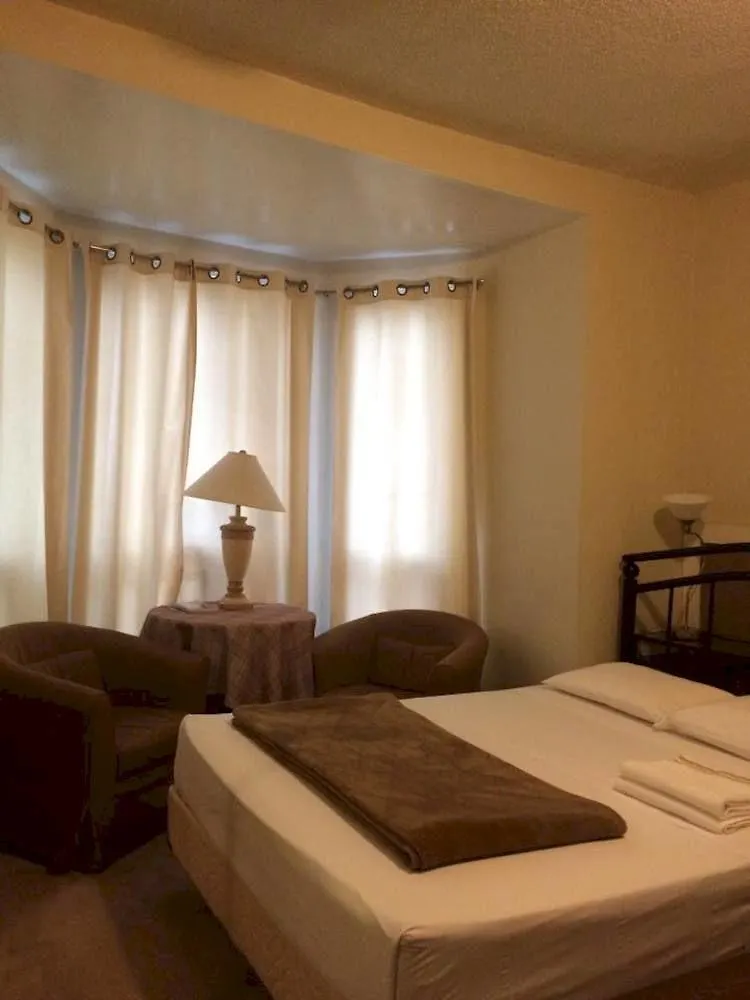 Adas Guesthouse Toronto