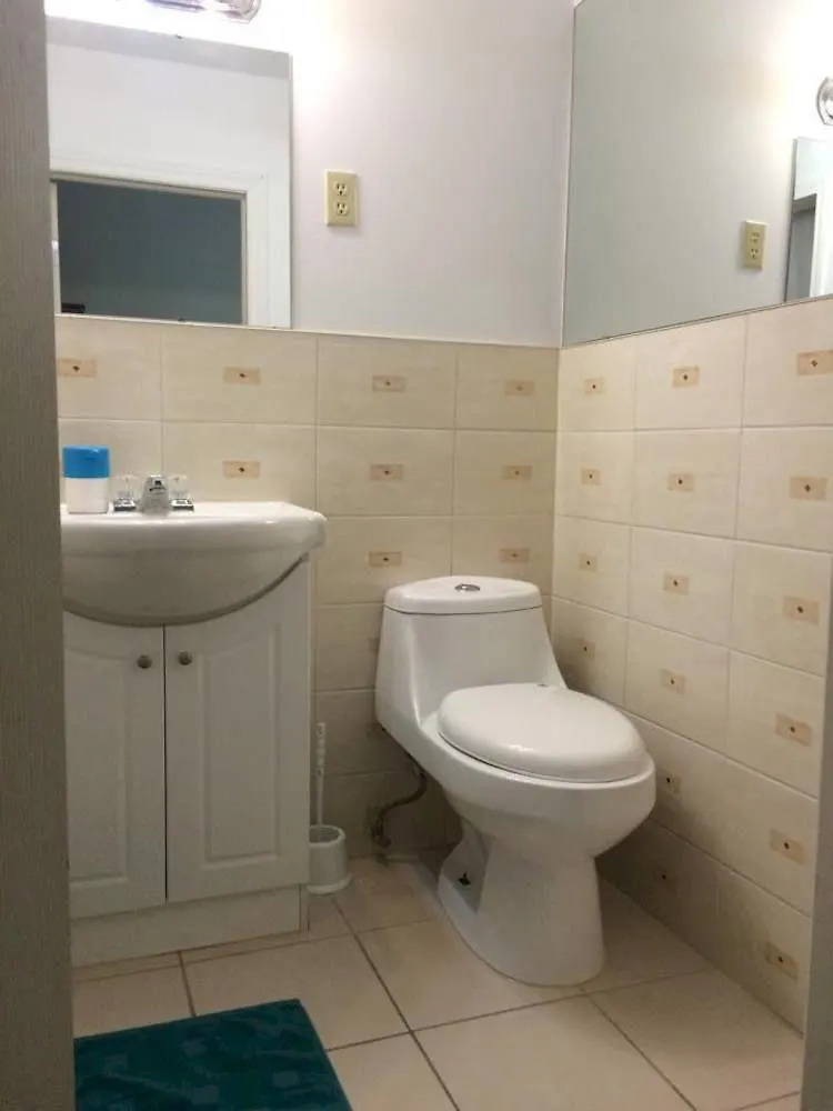 Adas Guesthouse Toronto Guest house