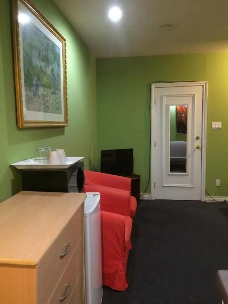 Adas Guesthouse Toronto