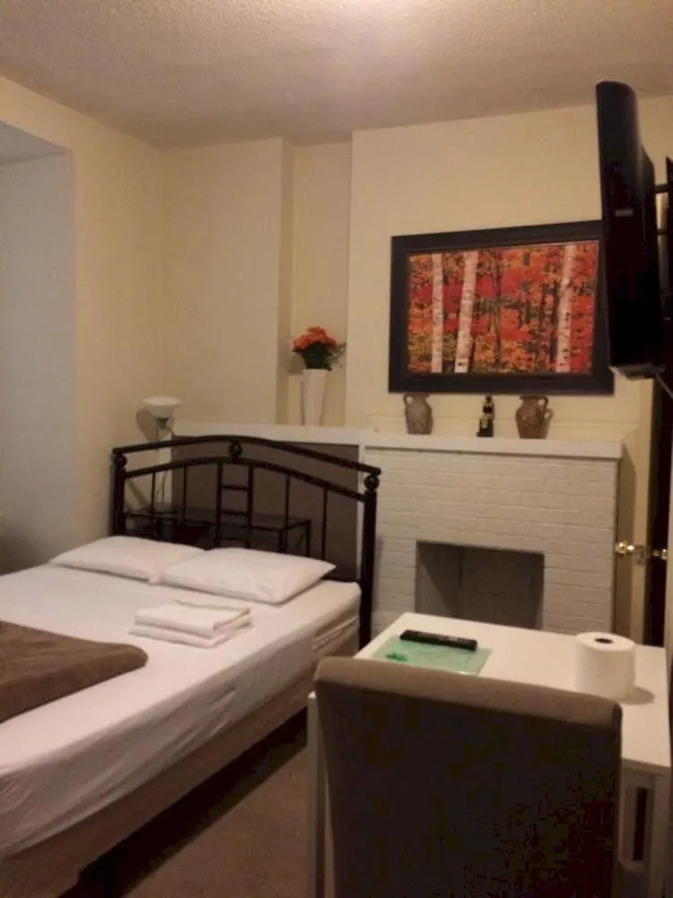 Adas Guesthouse Toronto Guest house