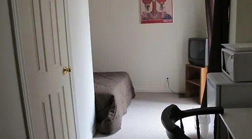 Adas Guesthouse Toronto 2*,