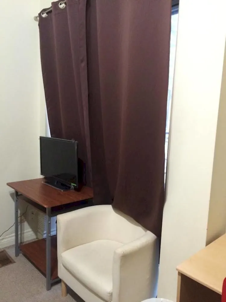 Adas Guesthouse Toronto Canada