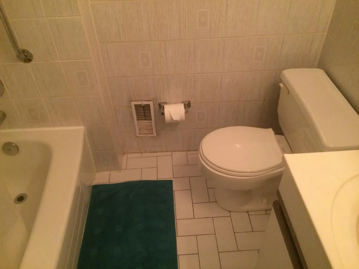 Adas Guesthouse Toronto Canada