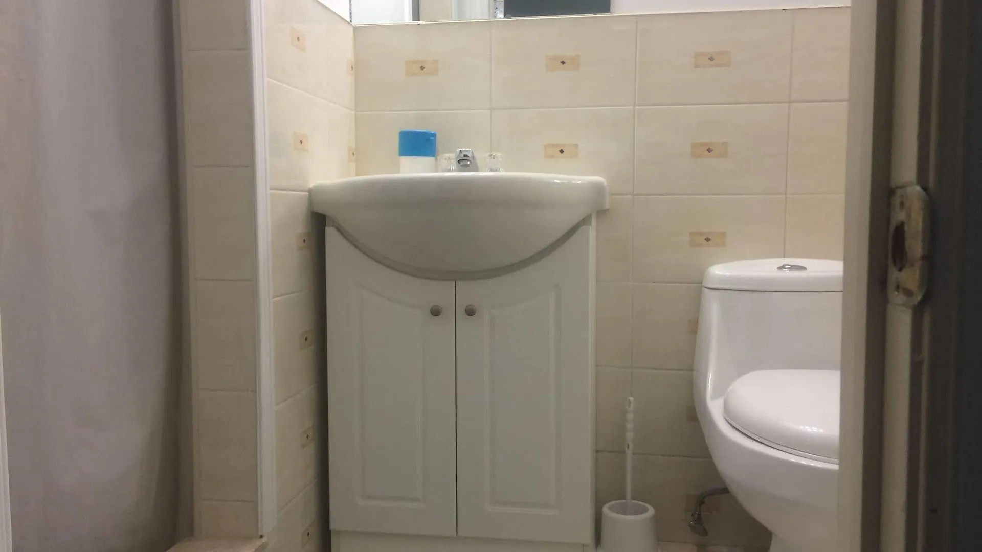 Adas Guesthouse Toronto Guest house