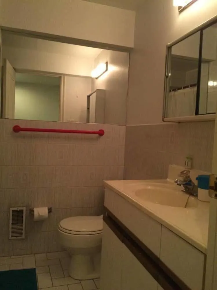Adas Guesthouse Toronto