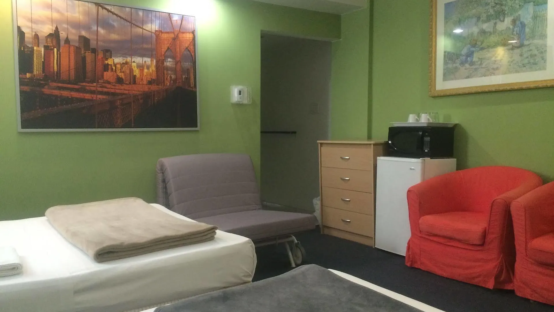 Adas Guesthouse Toronto