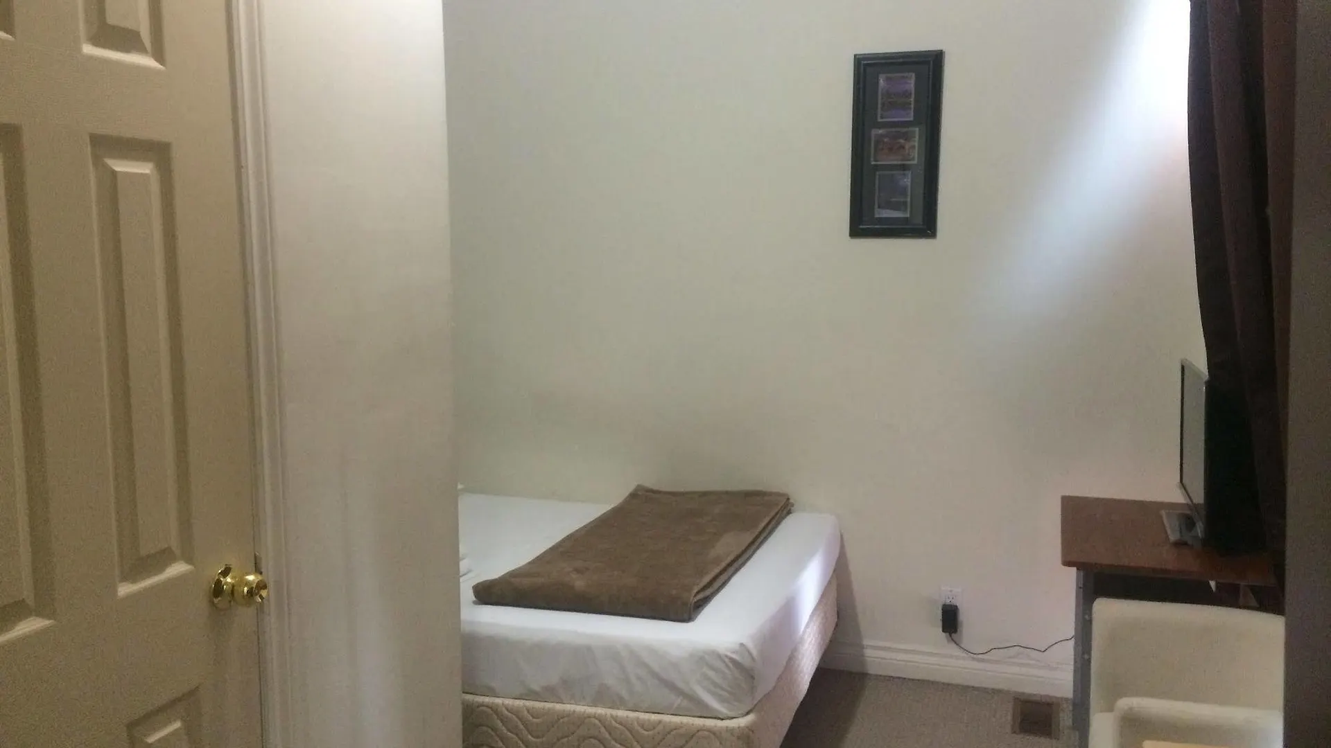 Adas Guesthouse Toronto