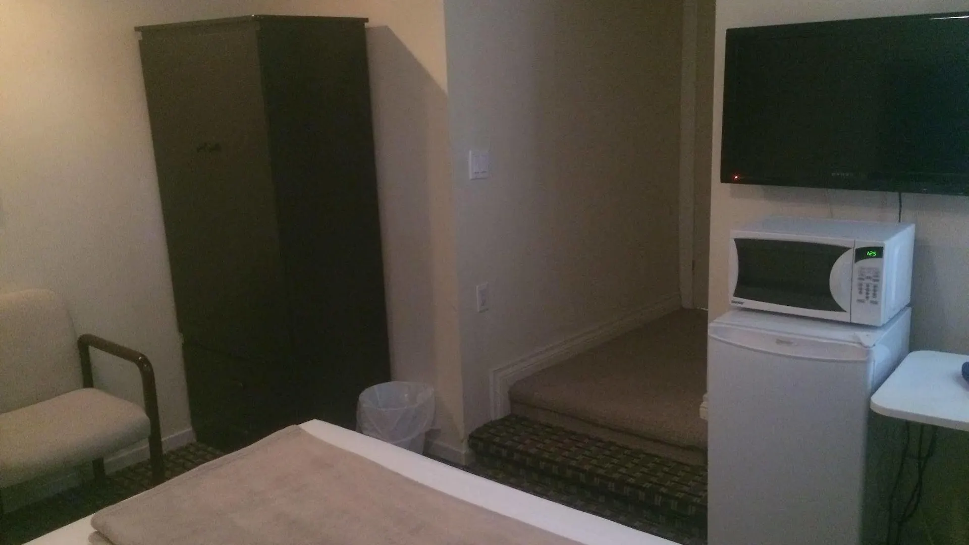 Adas Guesthouse Toronto Canada