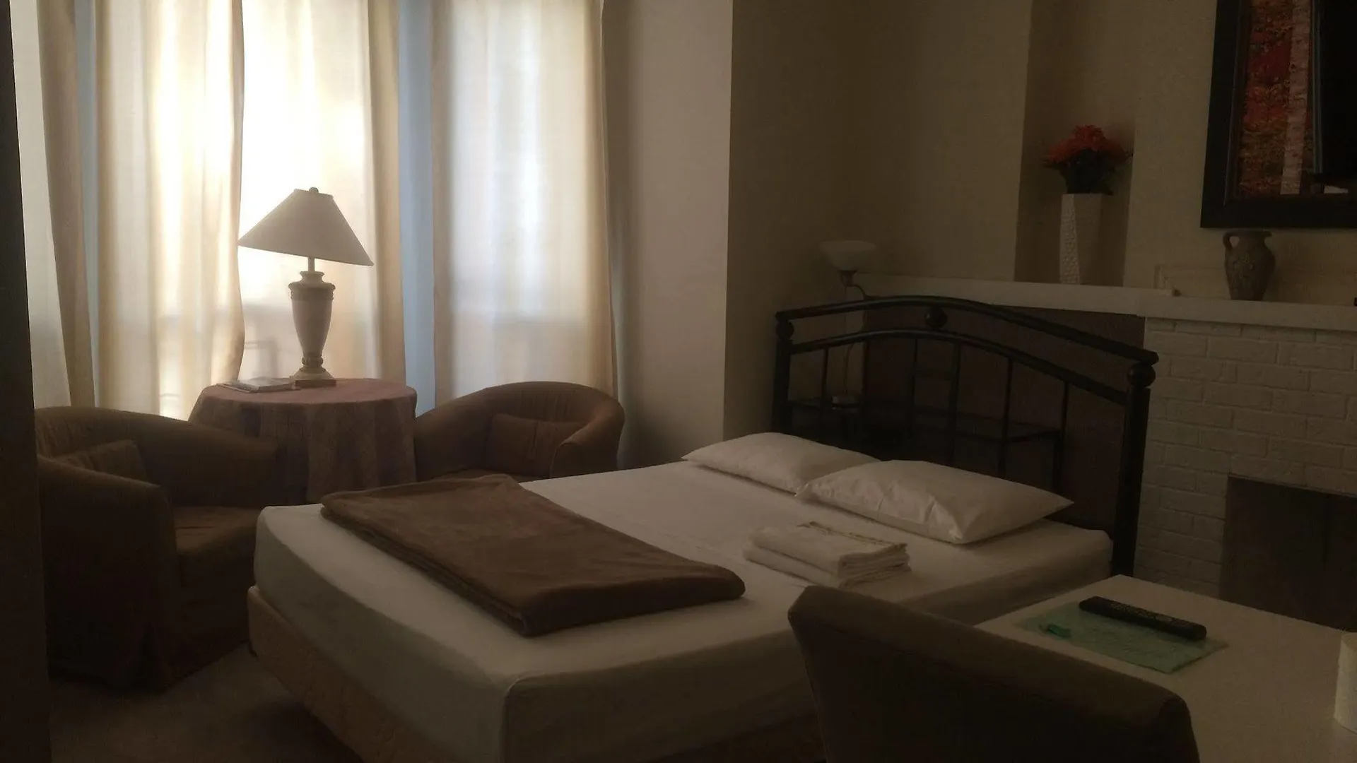 Adas Guesthouse Toronto Canada