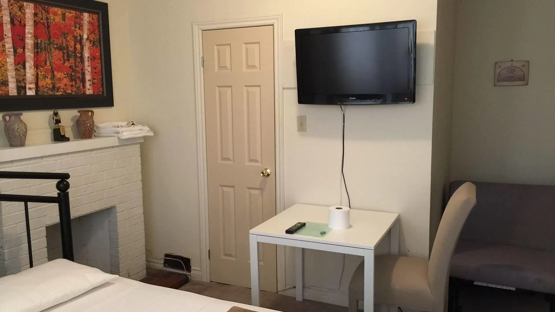 Adas Guesthouse Toronto 2*,