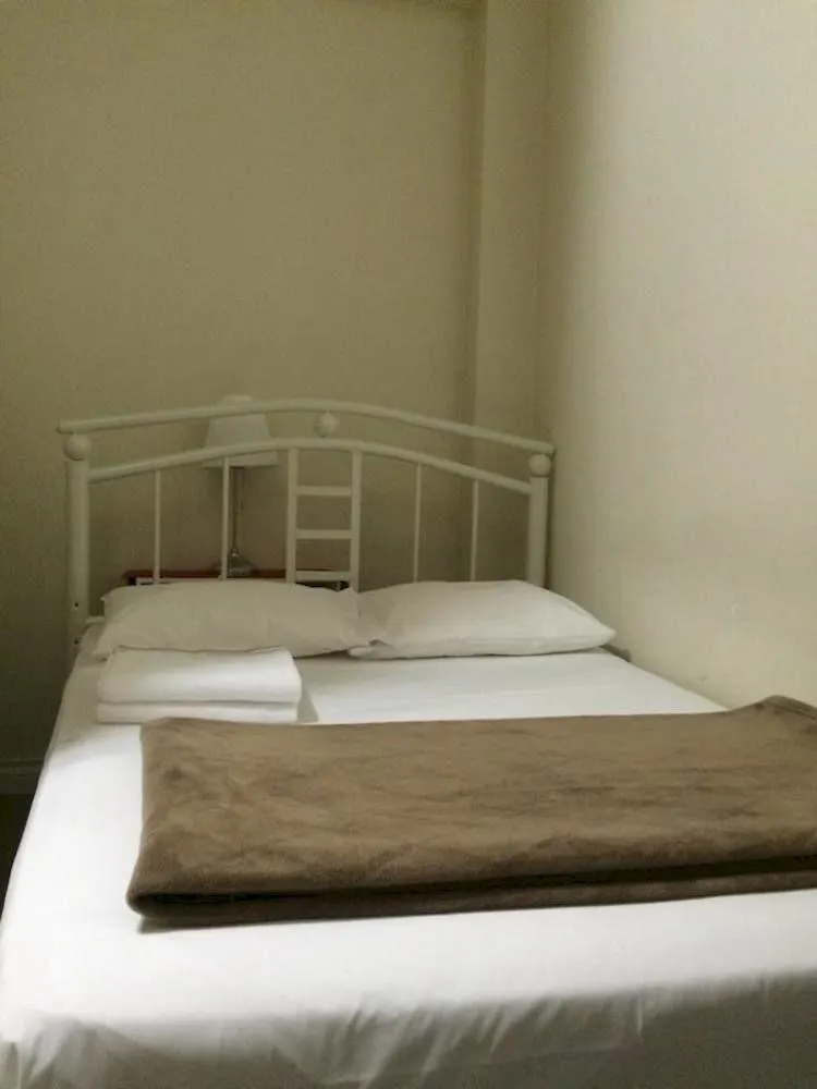 Adas Guesthouse Toronto Canada